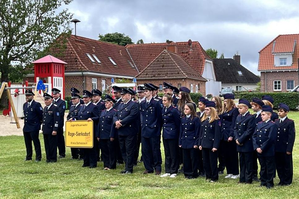 Seit 1973 richtet die Freiwillige Feuerwehr Roge das Kinderfest aus.
