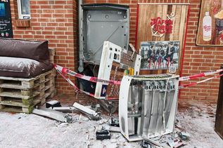 Dieser Zigarettenautomat in Niendorf/Ostsee wurde durch die Sprengung komplett zerstört.