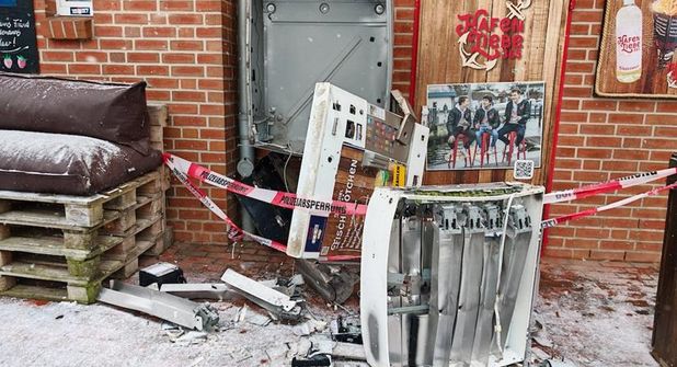Dieser Zigarettenautomat in Niendorf/Ostsee wurde durch die Sprengung komplett zerstört.