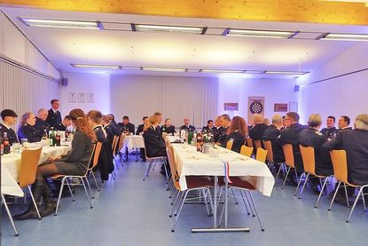 Rund 40 Kameraden und zahlreiche Gäste nahmen an der Jahresversammlung der Freiwilligen Feuerwehr Altheikendorf teil.