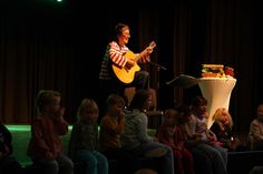 Ganz nah dran: Bei der Kinder-Kulturmatinee durften die Kinder, die wollten, auf die Bühne kommen.