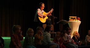 Ganz nah dran: Bei der Kinder-Kulturmatinee durften die Kinder, die wollten, auf die Bühne kommen.