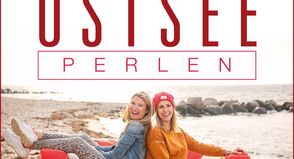 Gesche Muchow (lks.) und Kristina Kolbe nehmen in ihrem Podcast die Kleinstadt unter die Lupe und plaudern aus dem Nähkästchen.