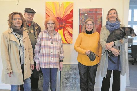 Einige der ausstellenden Künstlerinnen und Künstler: Cathrin Schulz-Mirbach, Albrecht Zumbruch, Ingrid maschke, Angela Christiansen und Bianca Fenge (v. lks.).