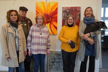 Einige der ausstellenden Künstlerinnen und Künstler: Cathrin Schulz-Mirbach, Albrecht Zumbruch, Ingrid Maschke, Angela Christiansen und Bianca Fenge (v. lks.).