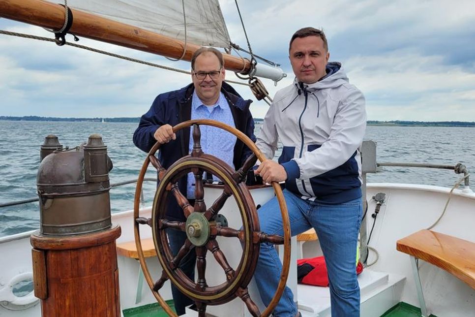 Bürgermeister Mirko Spieckermann und Oleksandr Kodola.