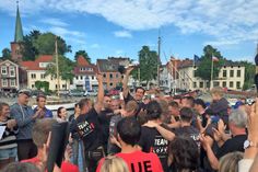 Glücklich jubelte das Team vom Fitness-Loft Neustadt nach ihrem Sieg.