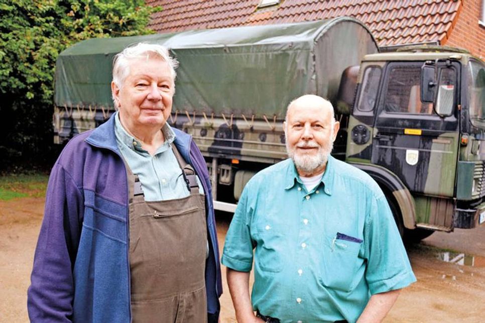 Seit 25 Jahren fahren Rudolf Scheffler und Kurt Rühe aus der Gemeinde Ratekau nun schon mit dem mit Hilfsgütern beladenen Lastwagen ins ehemalige Bartenstein in Ostpreußen.