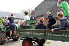 Viel Spaß hatten die Teilnehmer des Projekts „Jung und Alt“ auf dem Museumshof in Lensahn.