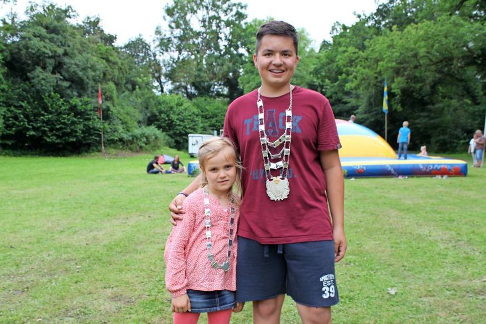 Kinder-Königin Marisa Charlotta Prüss (6) aus Schwienkuhl mit Jugend-König Lucas Ludwig (13) aus Cismar.