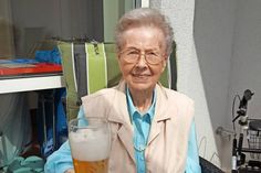 Elfriede Machedanz feiert ihren 102. Geburtstag.