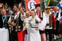 Einige Eindrücke vom 31. europäischen folklore festival in Neustadt in Holstein. Der Einmarsch der Tänzerinnen und Tänzer.