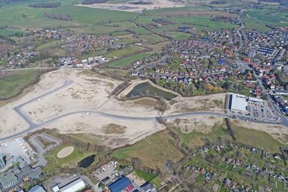 Die neue Verbindungsstraße durch das erweiterte Gewerbegebiet sorgt für eine erhebliche Entastung des innerörtlichen Verkehrs in Schönkirchen.