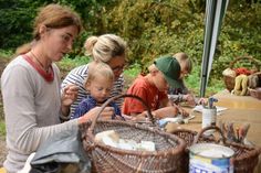 Beim Stand des Wallmuseums Oldenburg konnten die Kinder unter anderem ihr Geschick beim Speckstein Schleifen unter Beweis stellen.