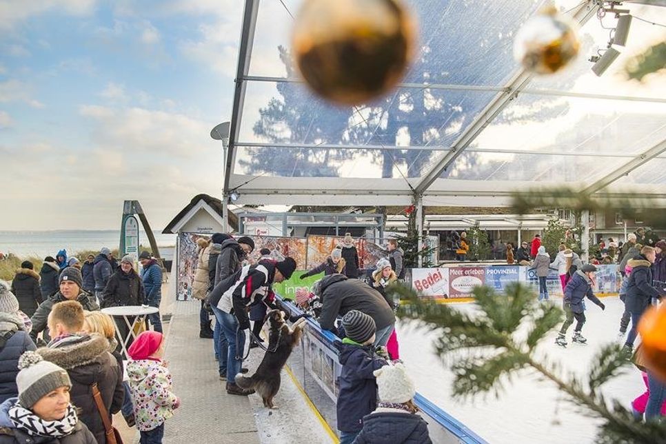 Die Eisbahn am Strand. (Foto: OHT Oliver Franke).