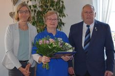 Ehrung von Hannelore Jöns (Mi.) mit Birgit Kamrath-Beyer vom Kreissportverband und Hartmut Wieske.
