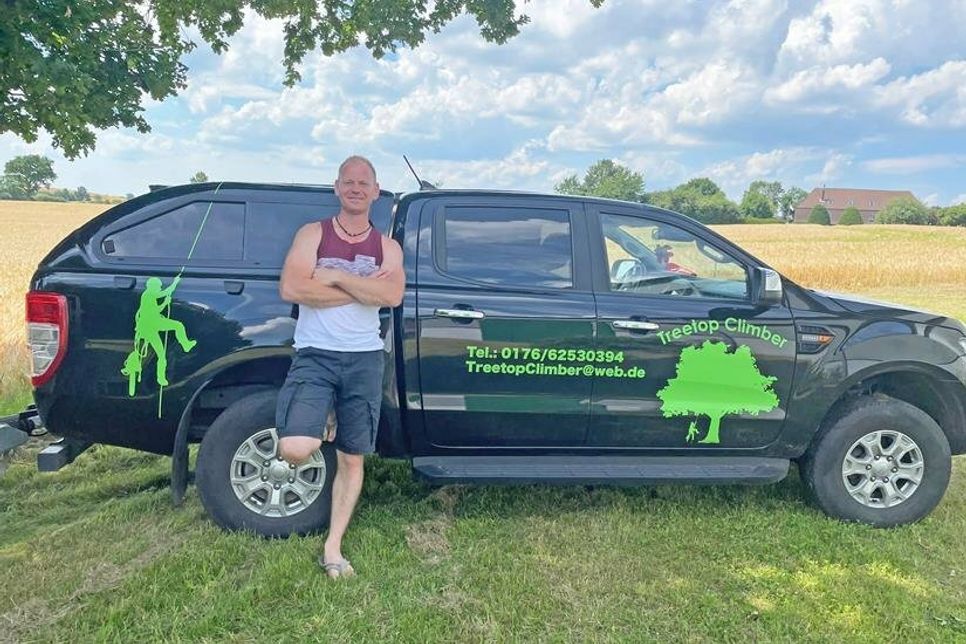 Stefan Maier aus Bosau ist als TreetopClimber in Schleswig-Holstein unterwegs.