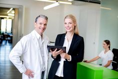 Duale Studiengänge sind bei Studierenden und Arbeitgebern gleichermaßen beliebt.