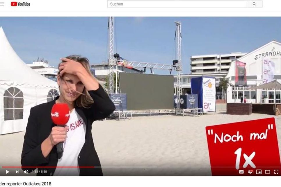 Bei einigen Versprechern fasst sich auch unsere Reporterin Kristina Kolbe an den Kopf.