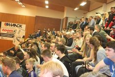 An die 400 Fans verwandelten die Gogenkrog-Halle in ein Tollhaus.