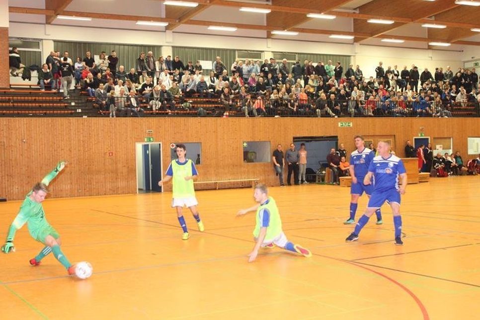 Szene aus dem Halbfinale zwischen dem TSV Lensahn und dem BCG Altenkrempe.