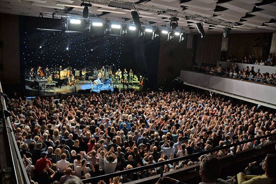 Rund 1.500 Fans hatten Glück und konnten sich Tickets für die öffentliche Generalprobe von Peter Maffay (MTV Unplugged) in Timmendorfer Strand sichern. (Foto: René Kleinschmidt)