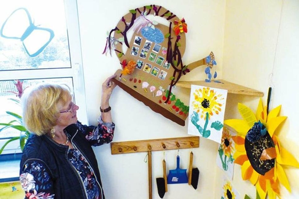 Zusammen mit Elke Sieck haben die Kinder den Werdegang von Bohnen, Radieschen und Sonnenblumen auf gärtnerisch-künstlerische Art und Weise dokumentiert.