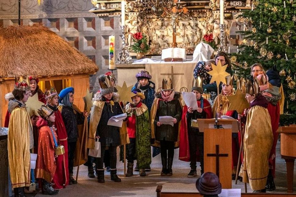 Die Sternsinger zu Besuch in der Stadtkirche. (Foto: Dieter Groß)