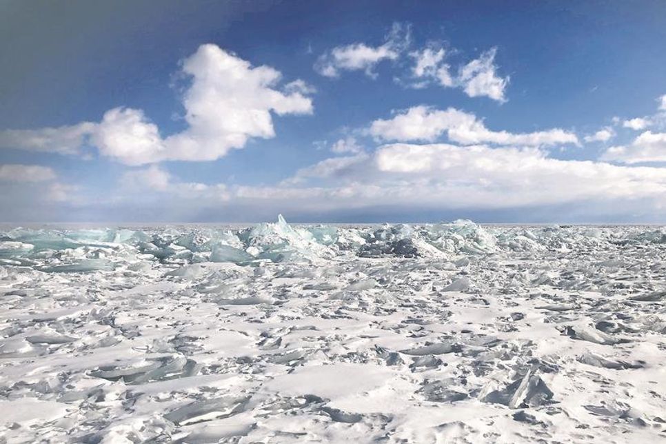Die beeindruckende Eislandschaft des Baikalsees.