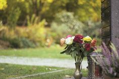 Mithilfe einer Bestattungsverfügung kann festgelegt werden, wie die Beerdigung erfolgen soll. Foto: Deutsche Friedhofsgesellschaft/akz-o