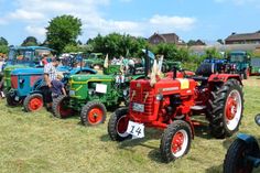 Oldtimer-Fahrzeuge auf dem Museumshof in Lensahn.