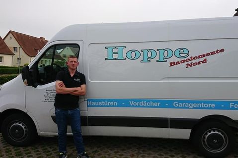 Manuel Hoppe bietet Beratung und Aufmaß vor Ort sowie fachgerechte Montage, Wartung und Pflege der Bauelemente.