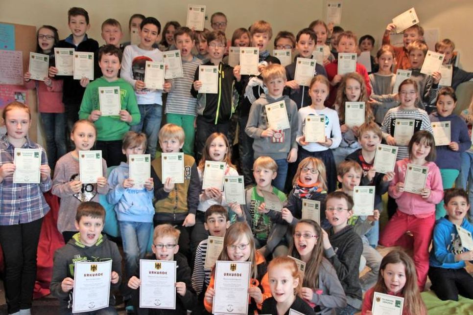 Die Rechenkönige der Grundschule am Steinkamp wurden für ihre mathematischen Fähigkeiten beim internationalen „Bolyai“-Teamwettbewerb mit einer Urkunde ausgezeichnet.