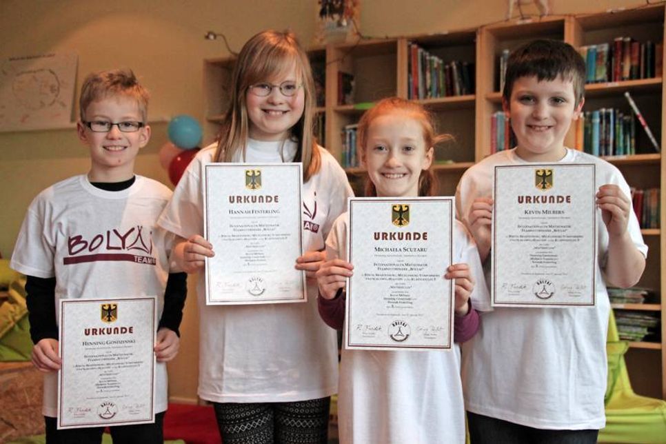 Die Sieger des 3. Platzes der Klassenstufe 3: Henning Gosdzinski, Hannah Festerling, Michaela Scutaru und Kevin Milbers (v. lks.).