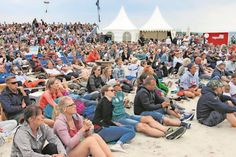 Die Strand-Arena in Grömitz vereint die Fußballfans zum gemeinsamen Public Viewing.
