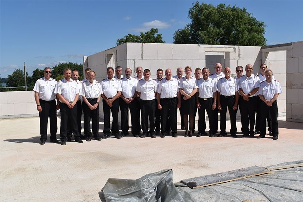Die Freiwillige Feuerwehr Hemmelsdorf freut sich auf das neue Haus, das im Frühjahr 2020 fertigstellt sein soll. (Foto: René Kleinschmidt)