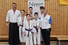 Erfolgreich kehrten fünf Schüler vom Nippon Dojo Grömitz vom Herbstturnier des SG Rot Weiß Neuenhagen (bei Berlin) zurück. So konnte man sich über dreimal Gold, zweimal Silber sowie dreimal Bronze freuen. Dies war eine gute Vorbereitung für die Deutschen Meisterschaften, welche am 9. November in Pfarrkirchen (Bayern) stattfinden. Das Trainerteam um Dojo-Leiter Peer Frasch (4. Dan) und Tina Kühl (2. Dan) sind stolz über die Leistungen ihrer Schützling. (red)