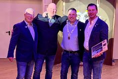 1. Ältermann Dr. Ralf Stolley, Stahlvogelkönig 2024 Florian Platz, Stahlvogelkönig 2025 Robert Pasewald und 2. Ältermann Nils Hilbert (v. lks.).