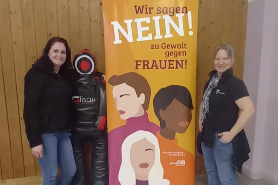 Gleichstellungsbeauftragte Verena Schnitzler und Trainerin Martina Wagner (v. lks.).
