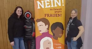 Gleichstellungsbeauftragte Verena Schnitzler und Trainerin Martina Wagner (v. lks.).