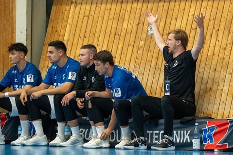 Mit Finn Meiners (re.) auf der Trainerposition geht die HSG Ostsee nicht nur in die restlichen Spiele dieser Saison, sonder auch in die Spielzeit 26/27.