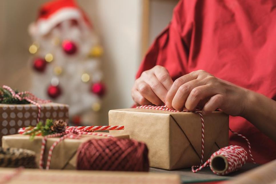 Die fertig gepackten Geschenke können bis zum 11. Dezember bei uns in der Hochtorstraße 19 in Neustadt abgegeben werden.