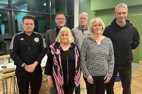 Der Vorstand des TSV Neustadt (v. lks.): Beisitzer Moritz Meier, 2. Vorsitzender Alexander Wengelewski, Schriftführerin Gabriele Thiele, Kassenwart Klaus Wissel, 1. Vorsitzende Anett Virsnitis und Beisitzer Oliver Scheplitz. (Nicht auf dem Foto: Die Beisitzer Daniela Krüger und Bennet Storm).