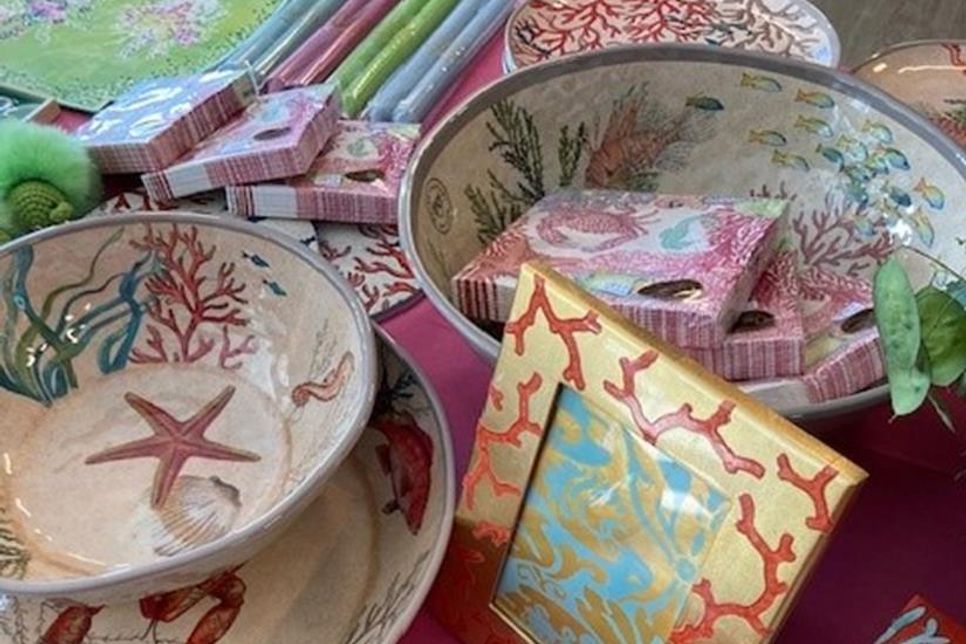 Gutshof Interiors bietet Wohnaccessoires und Geschenkideen.