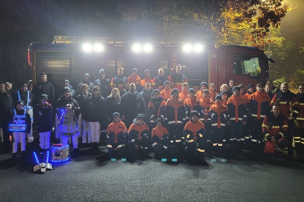 Organisatoren und Mitwirkende am diesjährigen Laternenumzug.