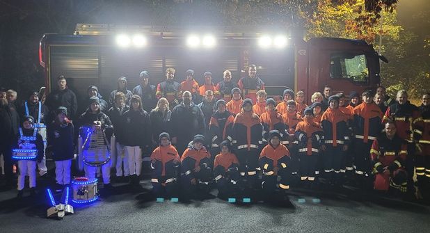 Organisatoren und Mitwirkende am diesjährigen Laternenumzug.