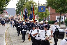 Der Festumzug, angeführt vom Feuerwehrmusikzug Grömitz, führte einmal durch den ganzen Ort.