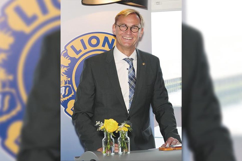 Lions-Präsident Christoph Kressin feierte mit Mitgliedern und Gästen das 50-jährige Jubiläum des Lions Club Lübecker Bucht.