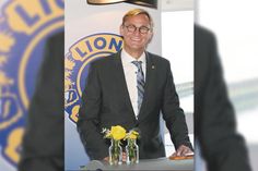 Lions-Präsident Christoph Kressin feierte mit Mitgliedern und Gästen das 50-jährige Jubiläum des Lions Club Lübecker Bucht.