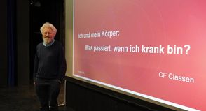 Prof. Dr. med. Carl Friedrich Classen klärte die Kinder über den Körper, Krankheiten und Gesundheit auf.